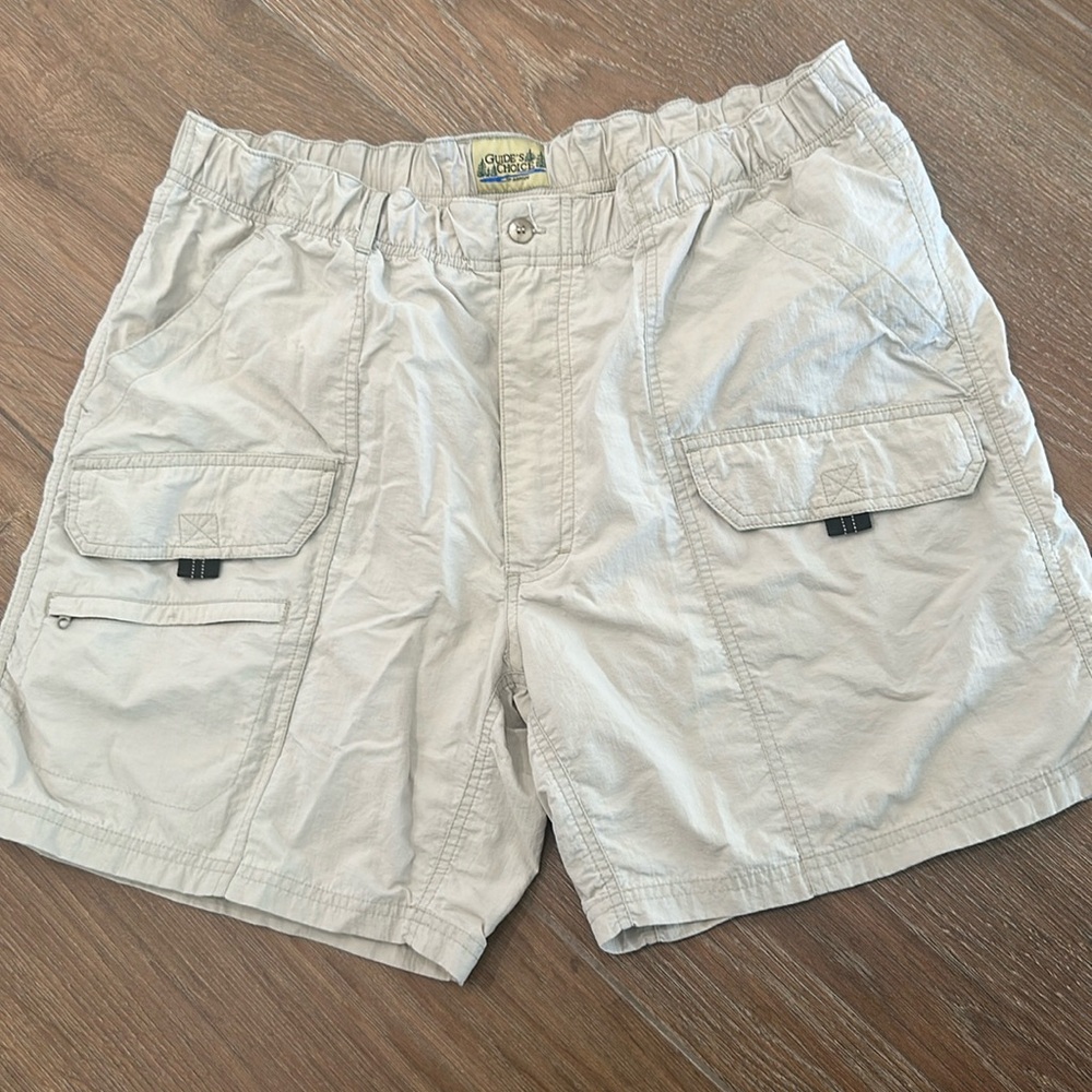Guides Choice men's adventure shorts. Size 38. Color beige.